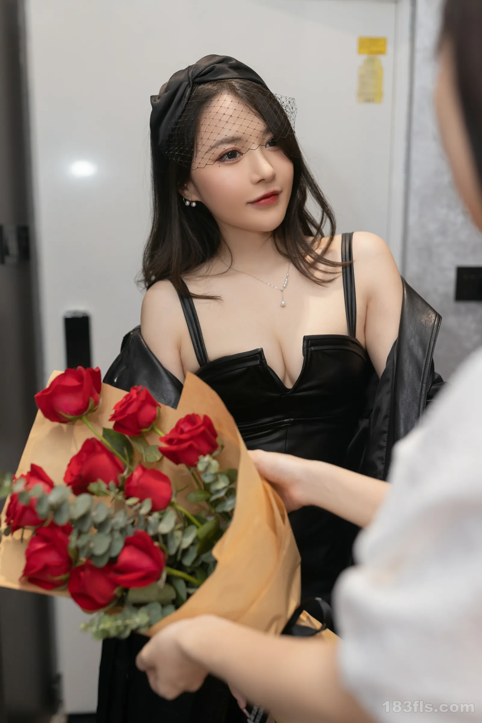 xiuren秀人网福利鱼子酱Fish大尺度私拍写真妻子们的聚会-第6张图片-宅男套图吧