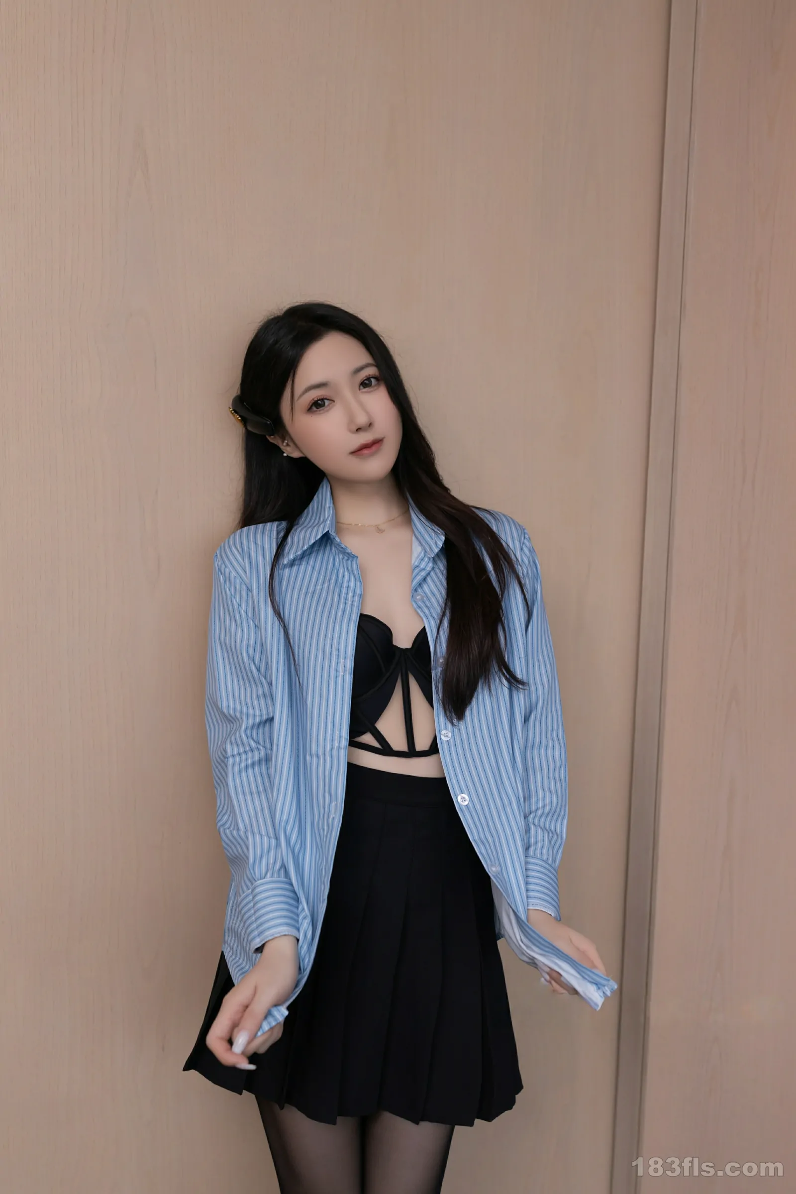 xiuren秀人网福利鱼子酱Fish大尺度私拍写真校园少女