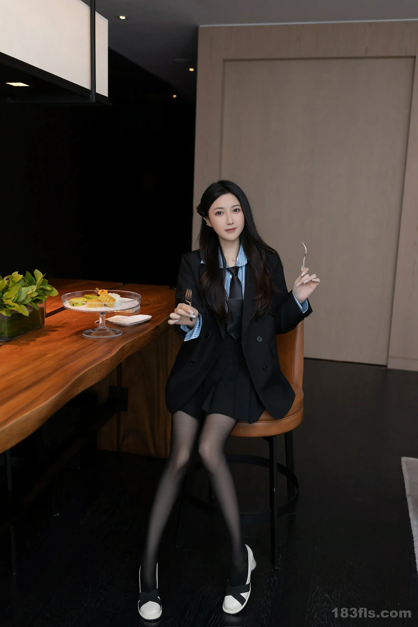 xiuren秀人网福利鱼子酱Fish大尺度私拍写真校园少女-第4张图片-宅男套图吧